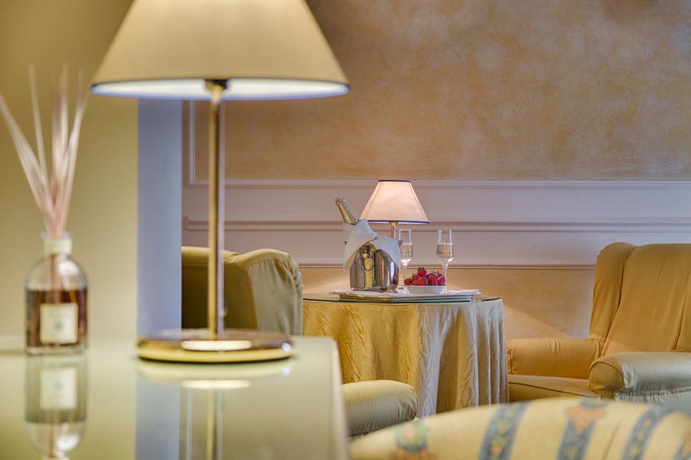 Hotel Continental Brescia Roncadelle エクステリア 写真