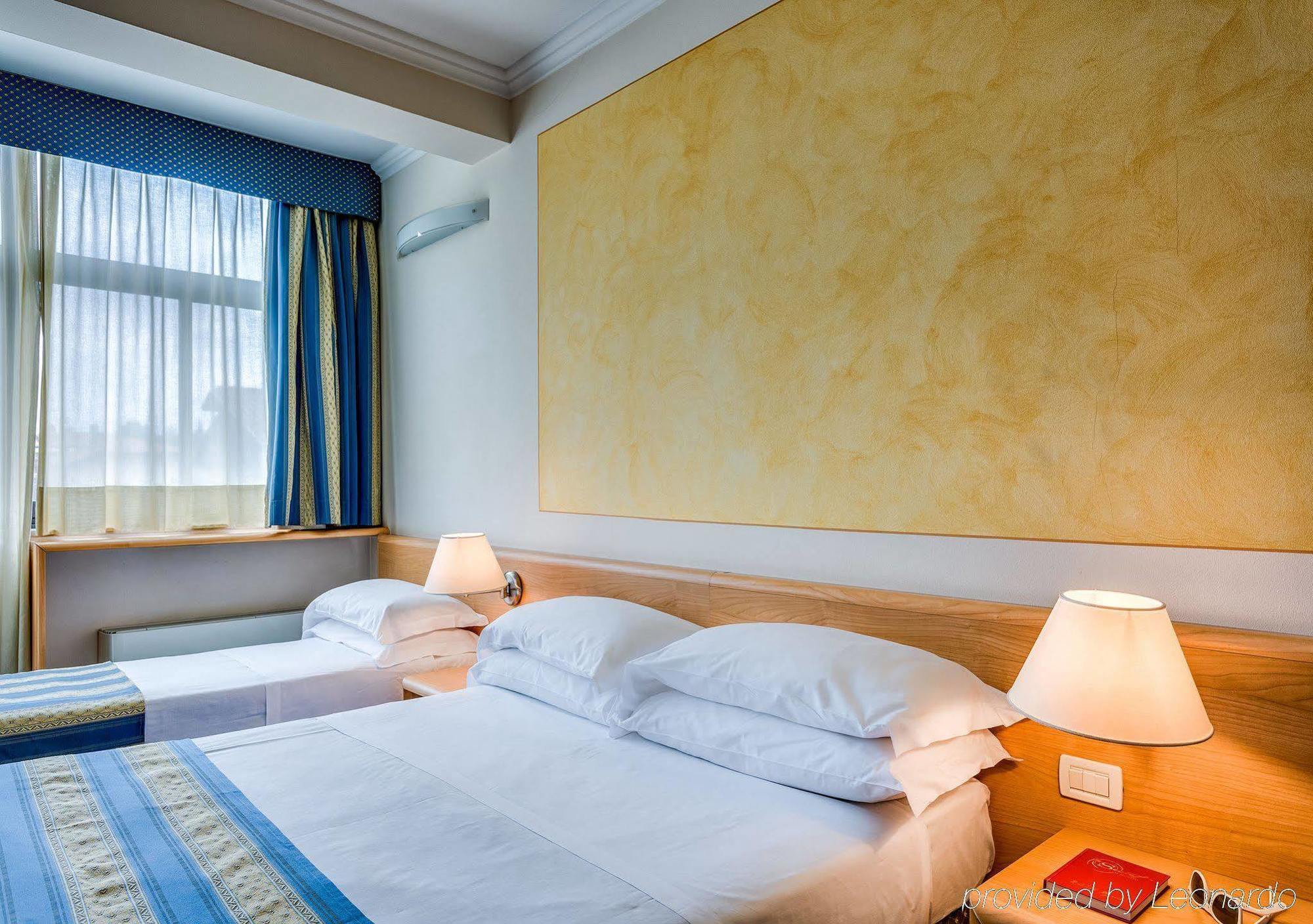 Hotel Continental Brescia Roncadelle エクステリア 写真